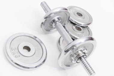 Siyah dumbell ve gevşek ağırlık