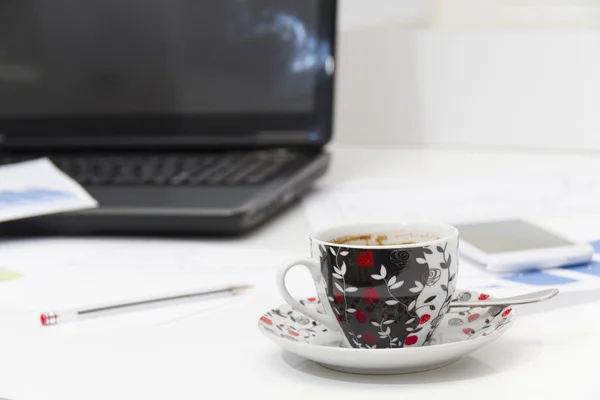 Businessman  with coffee and laptop analyzing of the  monitoring — Stock Photo, Image