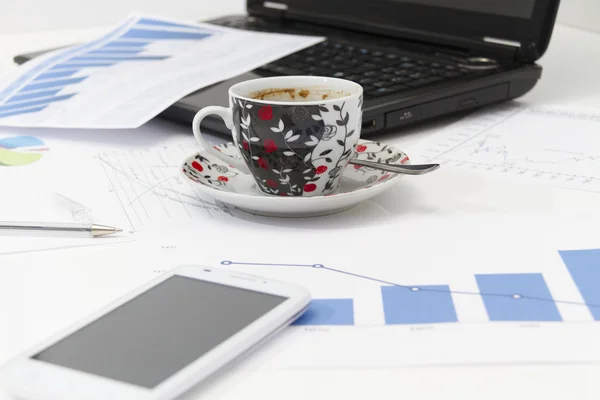 Businessman  with coffee and laptop analyzing of the  monitoring — Stock Photo, Image