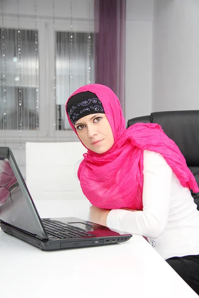 Beautiful young muslim business woman with laptop in office — Stock Photo, Image