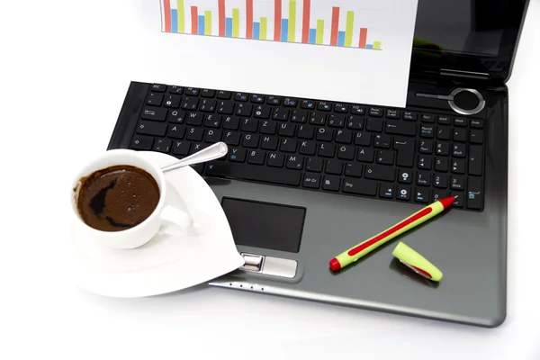 Analisando gráficos de investimento de negócios com calculadora e laptop — Fotografia de Stock