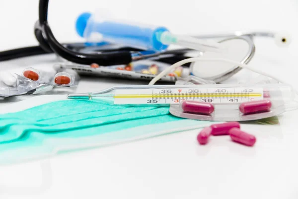 Ayarla grip tedavisi için - sağlık ve tıp kavramı