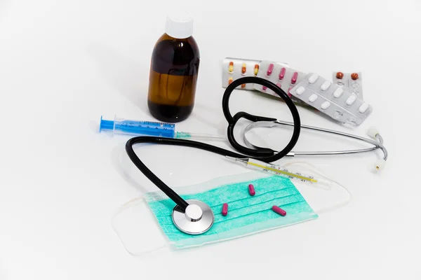 Комплект для лечения гриппа - концепция здоровья и медицины — стоковое фото