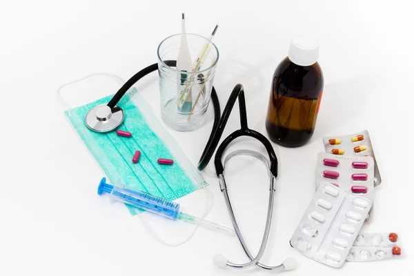 Conjunto para tratamento da gripe - conceito de saúde e medicina — Fotografia de Stock