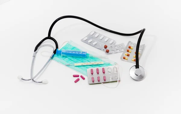 Conjunto para el tratamiento de la gripe - concepto de salud y medicina — Foto de Stock