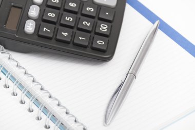 hesap makinesi, kalem ve defter iş kavramı