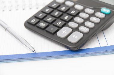 hesap makinesi, kalem ve defter iş kavramı