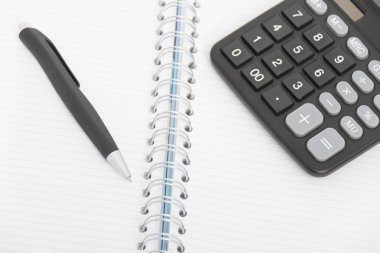 hesap makinesi, kalem ve defter iş kavramı