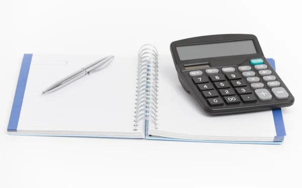 Conceito de negócio com calculadora, caneta e notebook — Fotografia de Stock