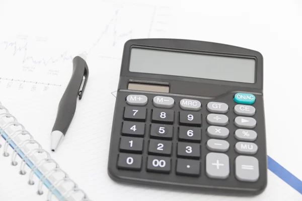 Üzleti koncepció, számológép, toll és jegyzetfüzet — Stock Fotó