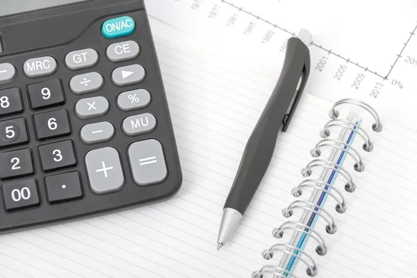 Affärsidé med miniräknare, penna och anteckningsbok — Stockfoto