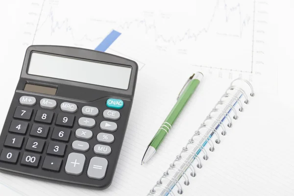 Concepto de negocio con calculadora, pluma y cuaderno — Foto de Stock