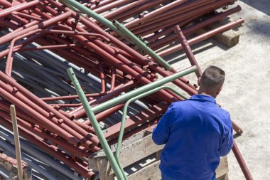 Metal tasarımlar boyama boya işçisi