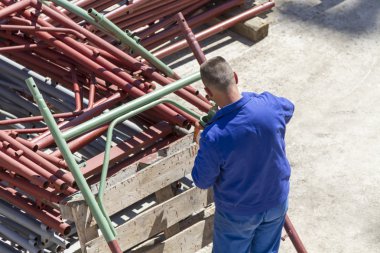 Metal tasarımlar boyama boya işçisi