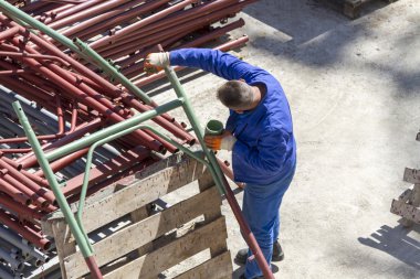 Metal tasarımlar boyama boya işçisi