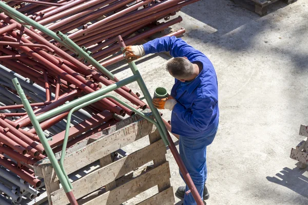 Metal tasarımlar boyama boya işçisi