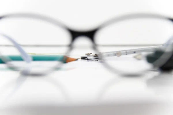 Proyecto de arquitectura empresarial, par de brújulas, gafas, regla — Foto de Stock