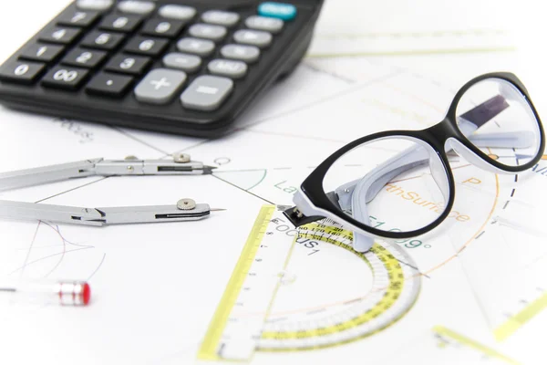 Proyecto de arquitectura empresarial, par de brújulas, gafas, regla — Foto de Stock