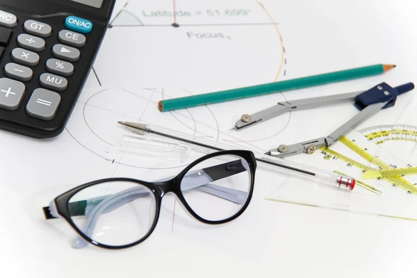 Proyecto de arquitectura empresarial, par de brújulas, gafas, regla — Foto de Stock