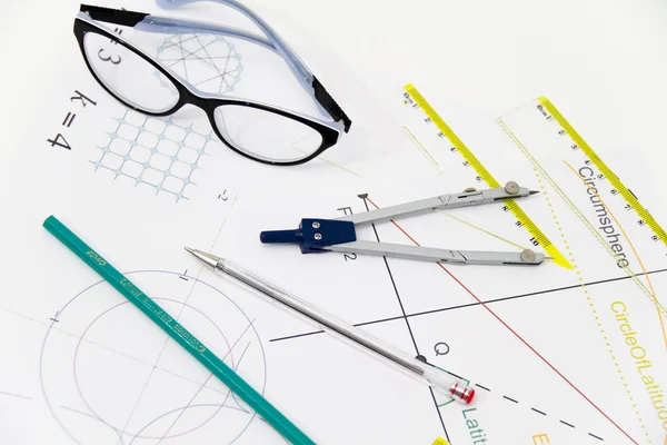 Proyecto de arquitectura empresarial, par de brújulas, gafas, regla — Foto de Stock