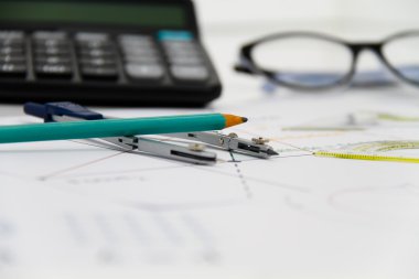 İş mimari projesi, çift ve pergel, gözlük, kural