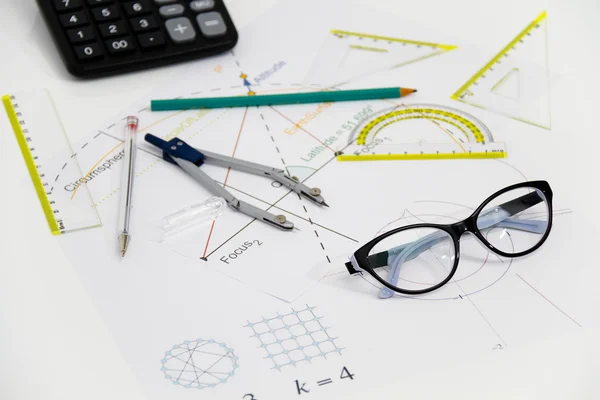 Proyecto de arquitectura empresarial, par de brújulas, gafas, regla — Foto de Stock