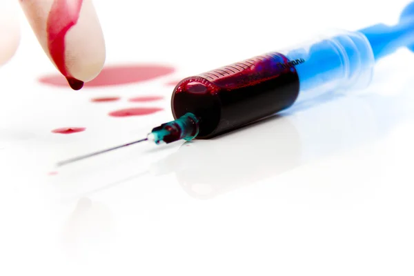 Syringe in laboratory environment — Stock Photo, Image