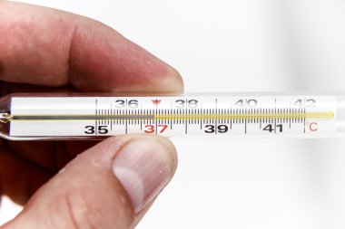 Vücut ısısını termometre