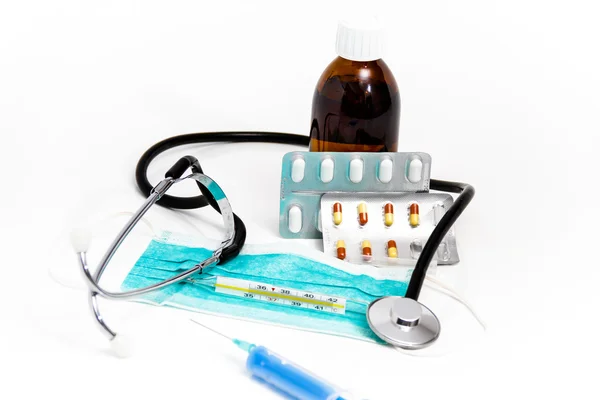 Conjunto para tratamento da gripe - conceito de saúde e medicina — Fotografia de Stock