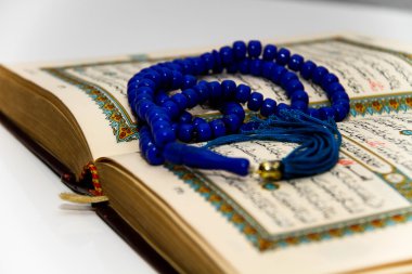 Yaprak tüm kuran - kuran - Kuran Allah'ın isimleri ile