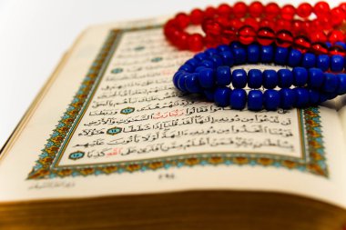 Yaprak tüm kuran - kuran - Kuran Allah'ın isimleri ile