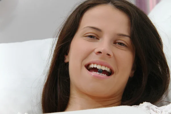 Pregnant woman with blueberries — Stock Photo, Image