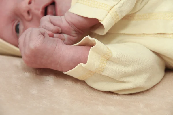 Newborn baby peacefully relaxing — Stock Photo, Image