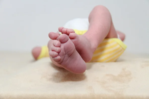 신생아 20 일 아기 feets — 스톡 사진
