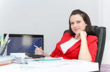 Çok iş kadın yatırım grafikleri analiz