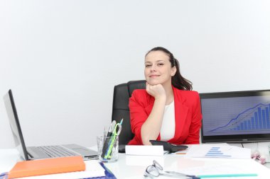 Çok iş kadın calculato grafiklerle yatırım analizi