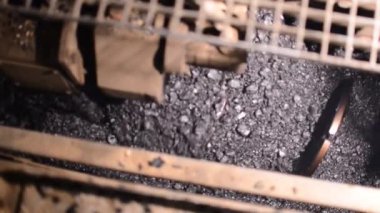 Tüneldeki yeni yolun yapımının videosu.