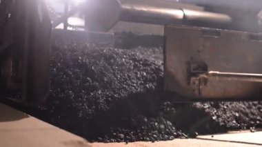 Tüneldeki yeni yolun yapımının videosu.