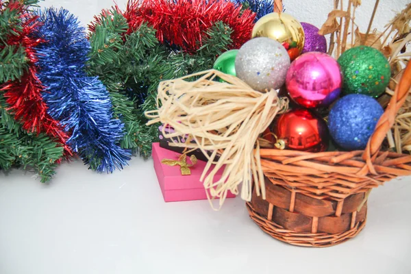 Decoraciones y regalos de Navidad — Foto de Stock