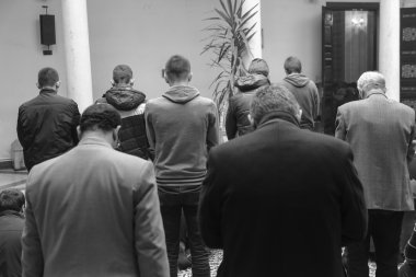 Müslüman erkekler tarafından performans namaz