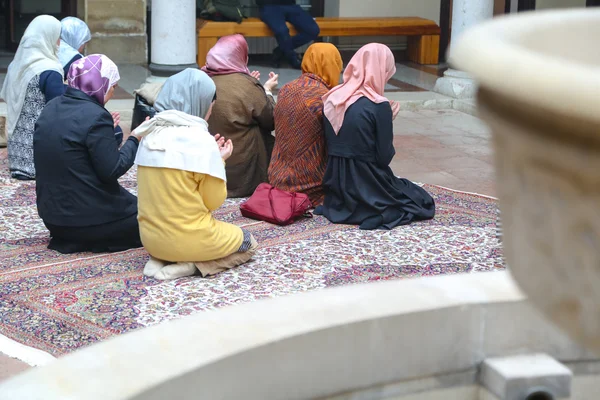 Prayer performing by muslim women — Stock Photo, Image