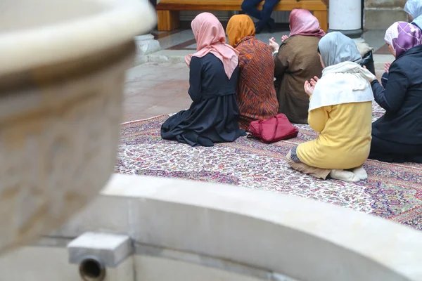 Oração de mulheres muçulmanas — Fotografia de Stock