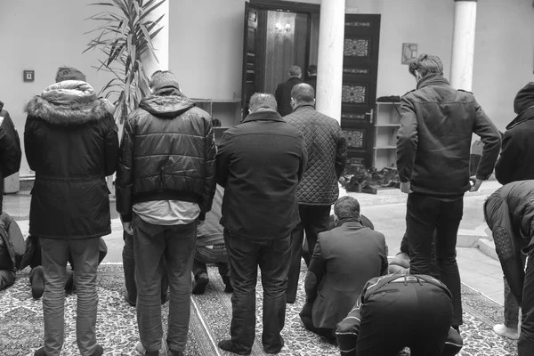 Oración realizada por hombres musulmanes —  Fotos de Stock