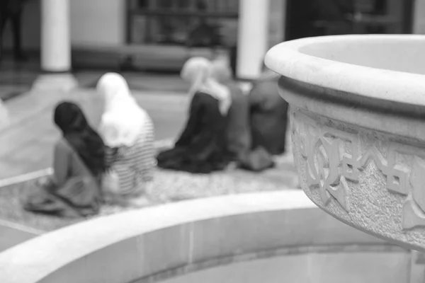 Prayer performing by muslim women — Stock Photo, Image