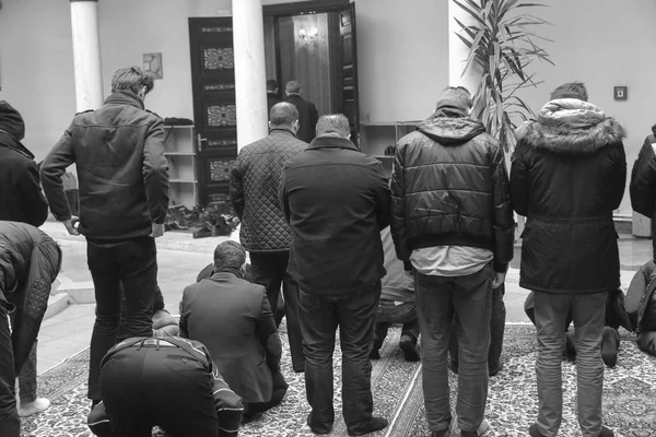 Oración realizada por hombres musulmanes —  Fotos de Stock