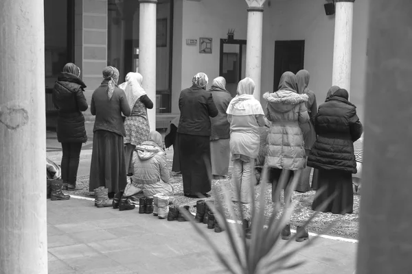 Oración realizada por mujeres musulmanas —  Fotos de Stock