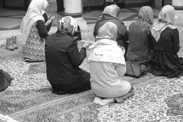 Prayer performing by muslim women — Stock Photo, Image