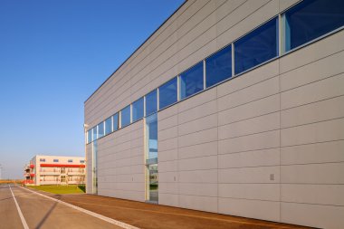 Modern binanın dış içinde