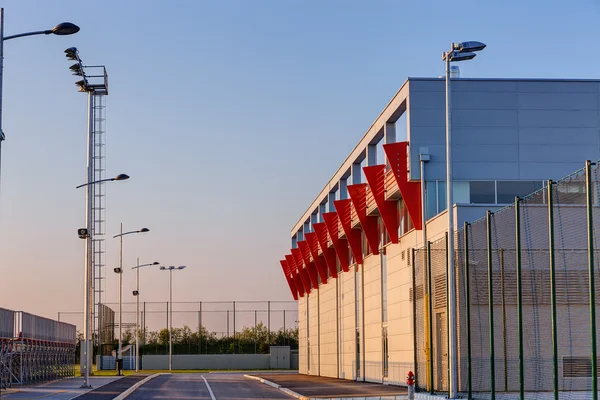 Modernes Gebäude im Außenbereich — Stockfoto