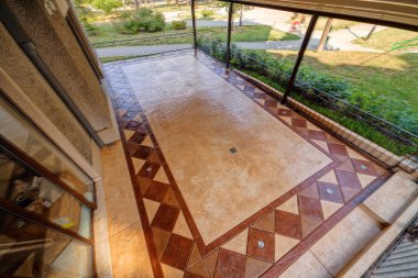 Restoran arka aydınlatma sundurma